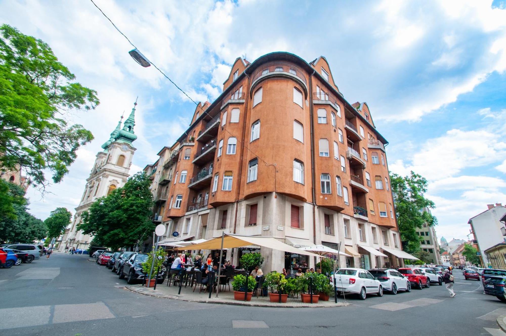 Spacious Family Suite Along River Side, In The Heart Of Buda Budapest Extérieur photo