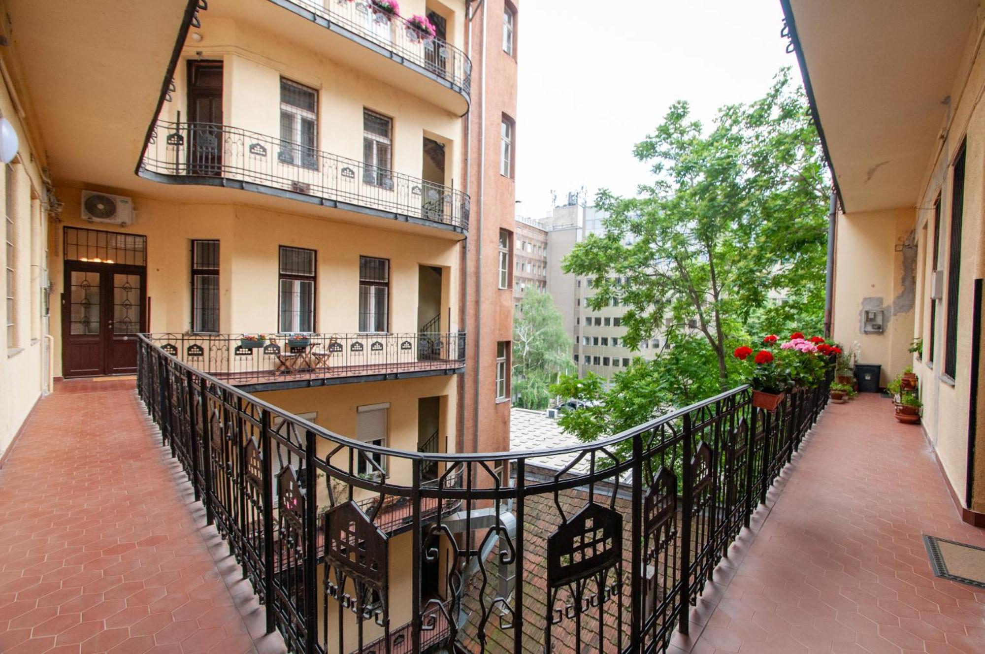 Spacious Family Suite Along River Side, In The Heart Of Buda Budapest Extérieur photo