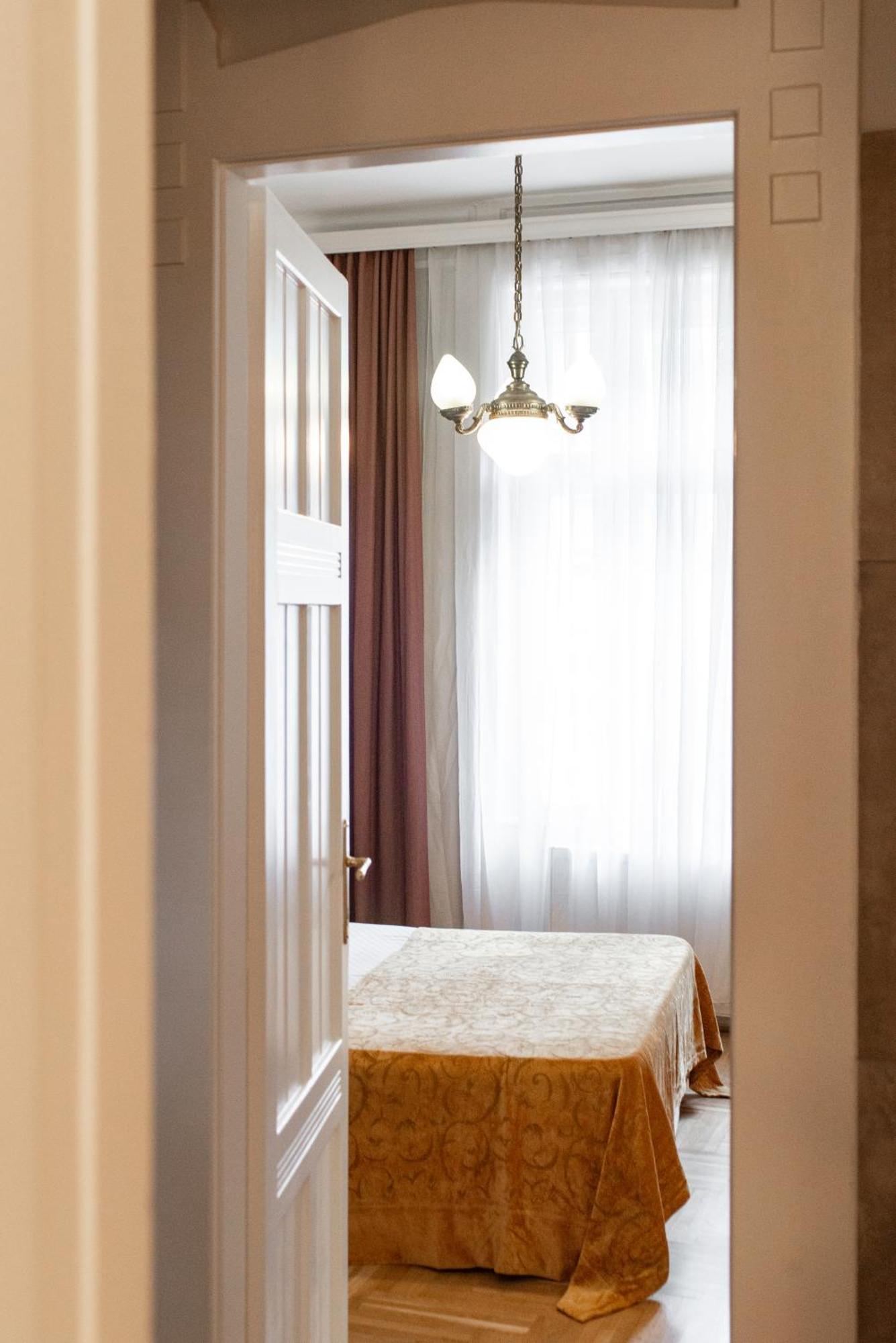 Spacious Family Suite Along River Side, In The Heart Of Buda Budapest Extérieur photo