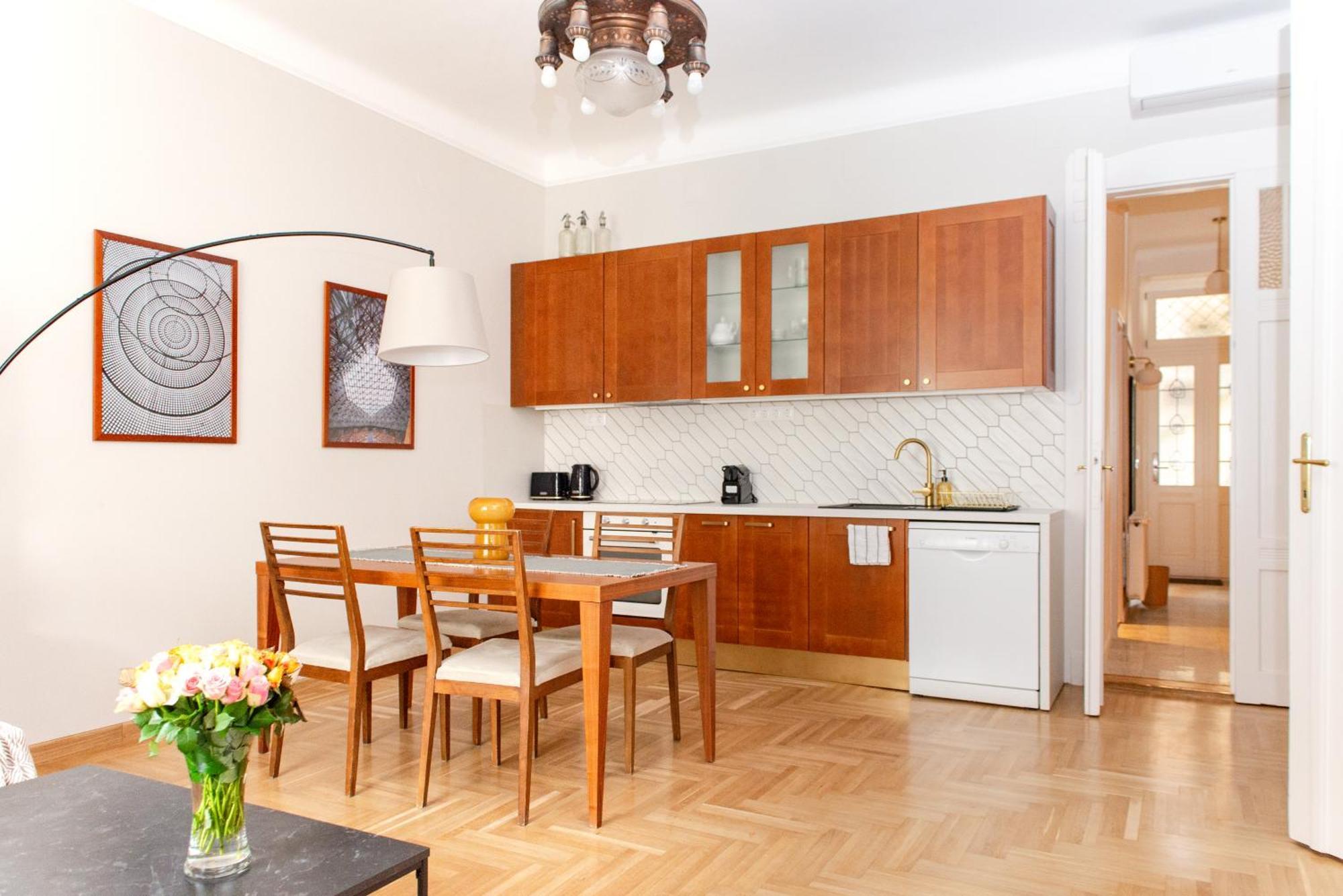 Spacious Family Suite Along River Side, In The Heart Of Buda Budapest Extérieur photo