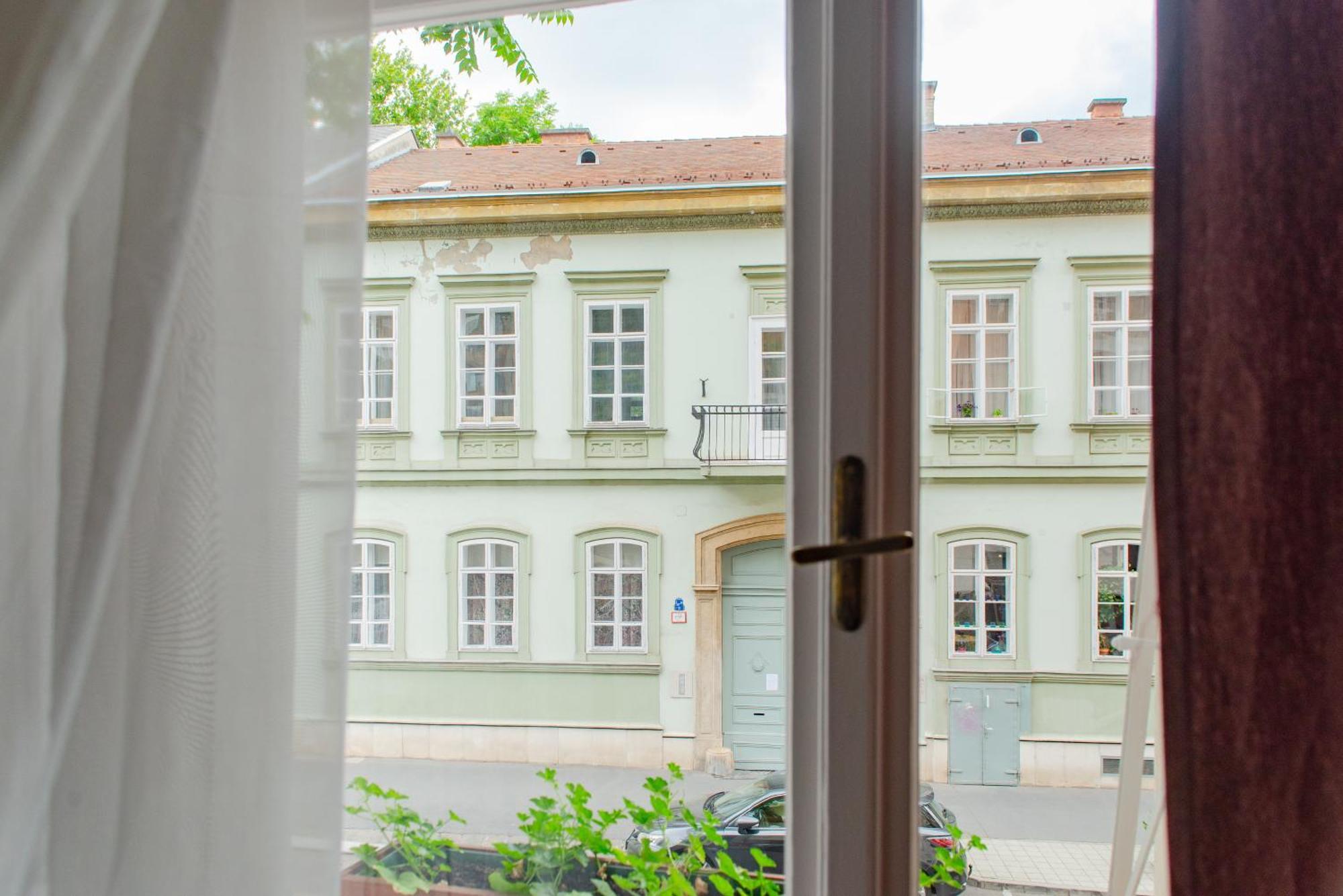 Spacious Family Suite Along River Side, In The Heart Of Buda Budapest Extérieur photo